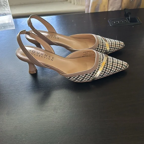 Journee Collection shoes in great condition - Picture 4 of 5